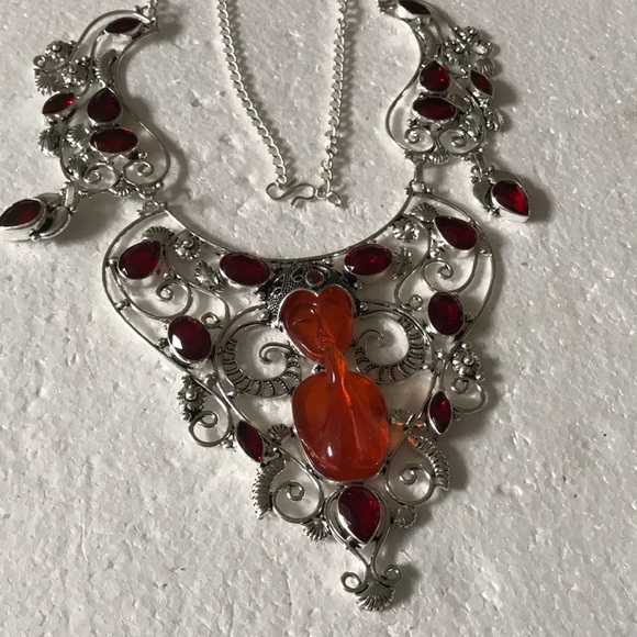 Praying lady & garnet 925 necklace - Picture 3 of 6